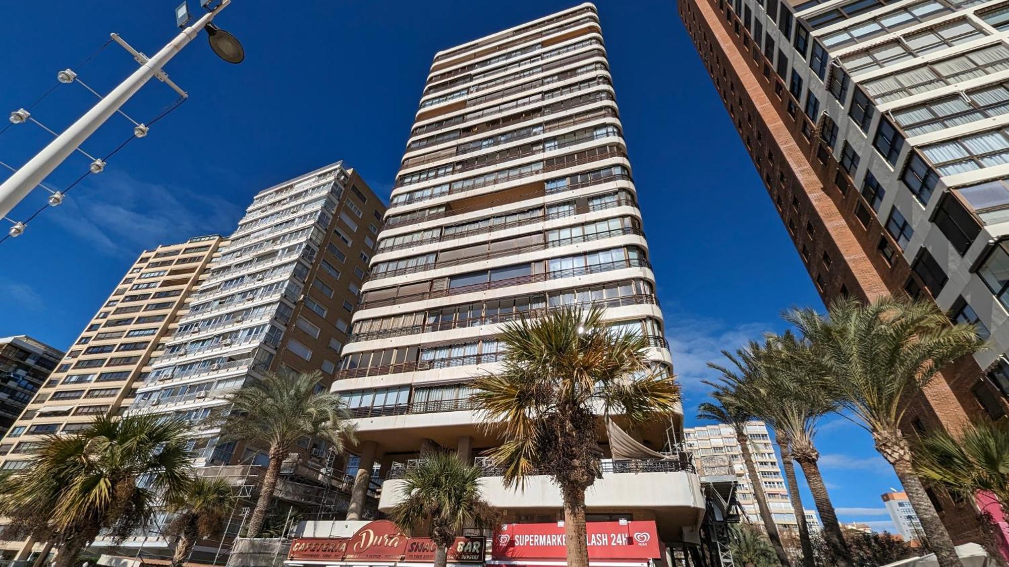 Las Arenas Sea Front Apartments Benidorm Exteriör bild