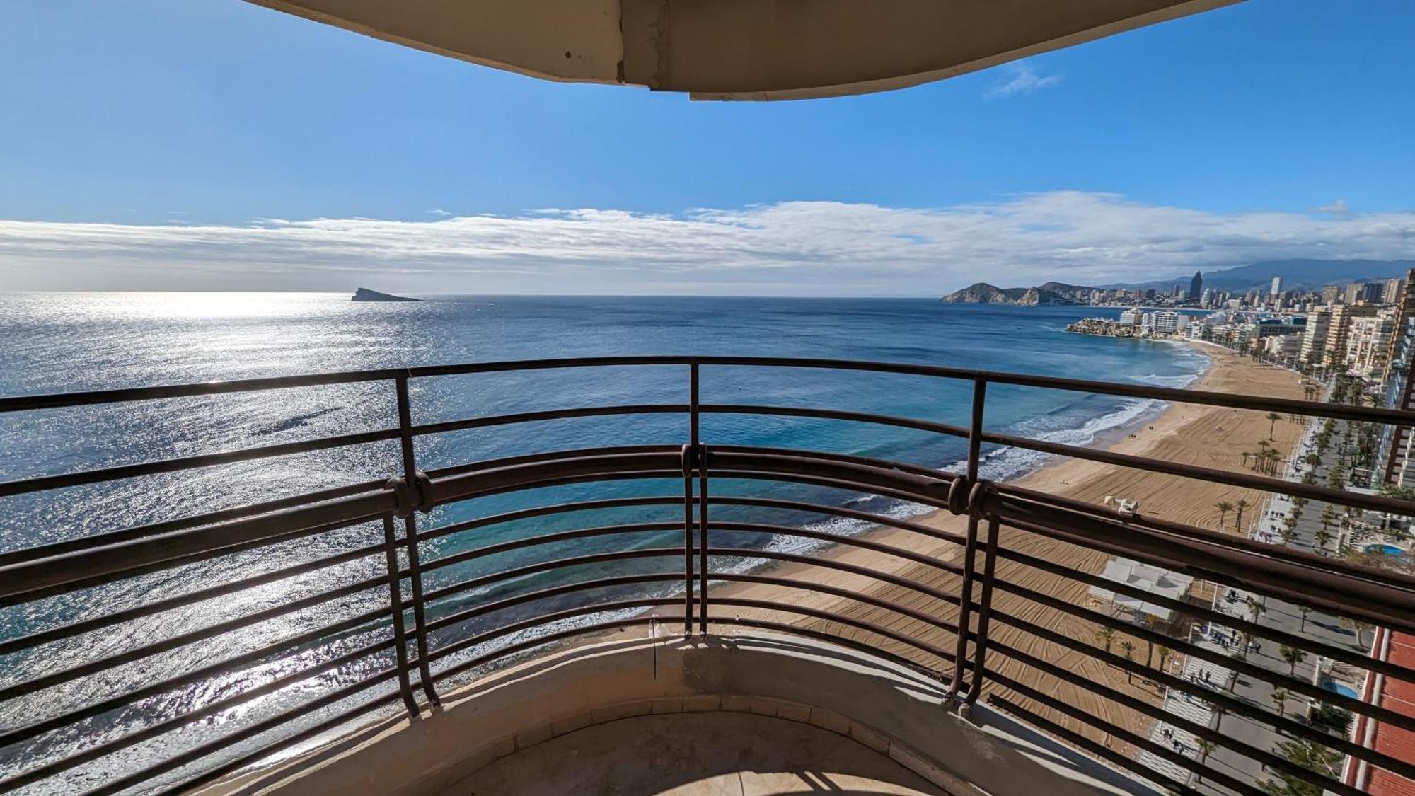Las Arenas Sea Front Apartments Benidorm Exteriör bild