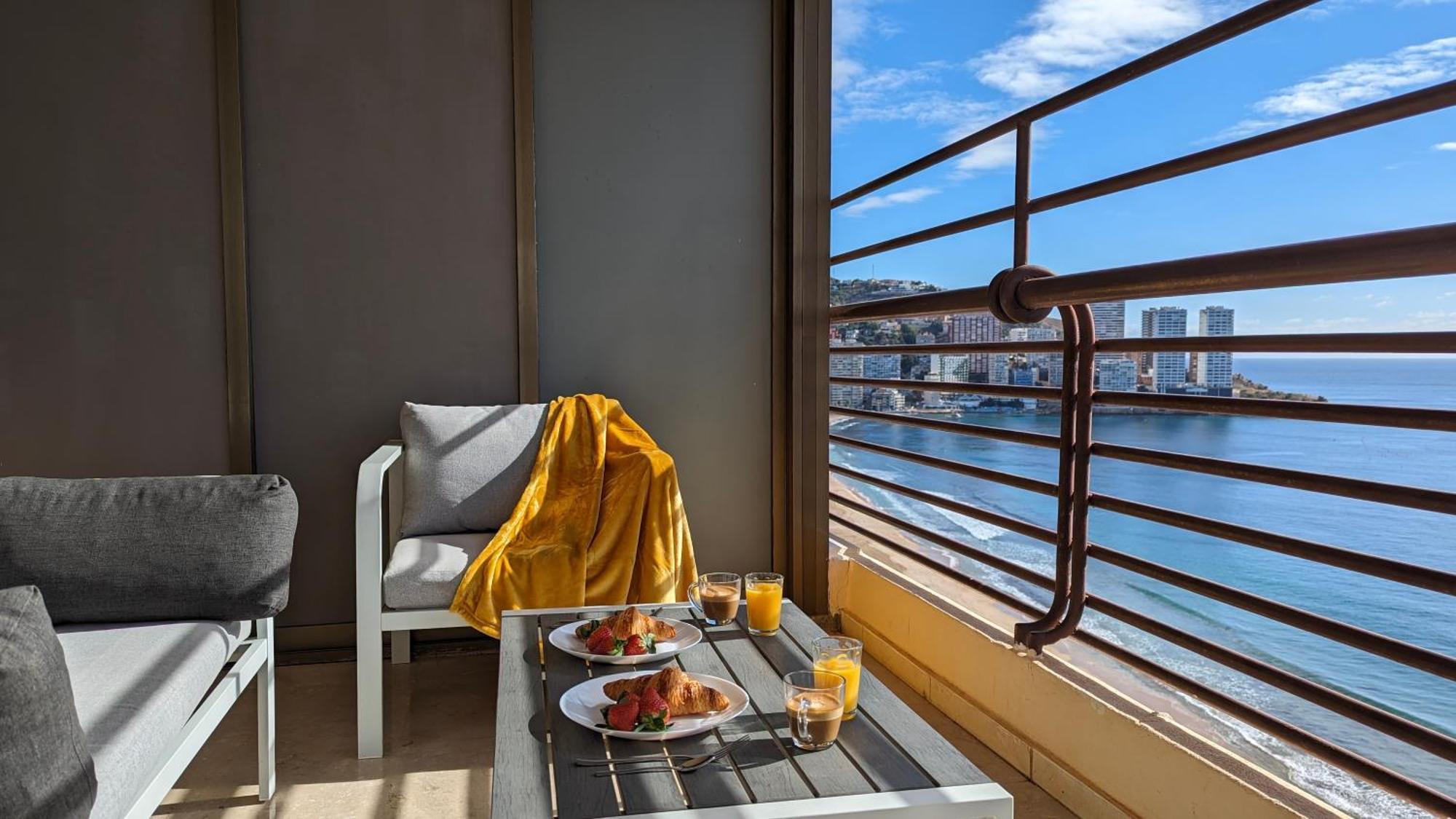 Las Arenas Sea Front Apartments Benidorm Exteriör bild
