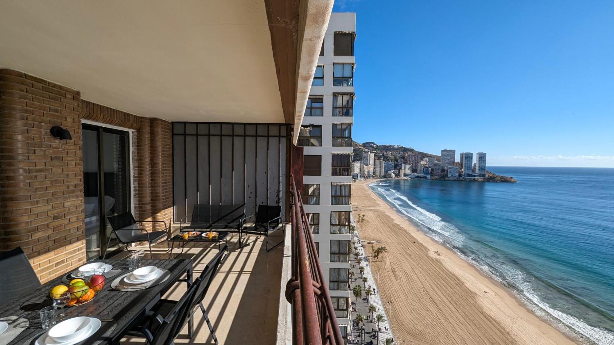 Las Arenas Sea Front Apartments Benidorm Exteriör bild