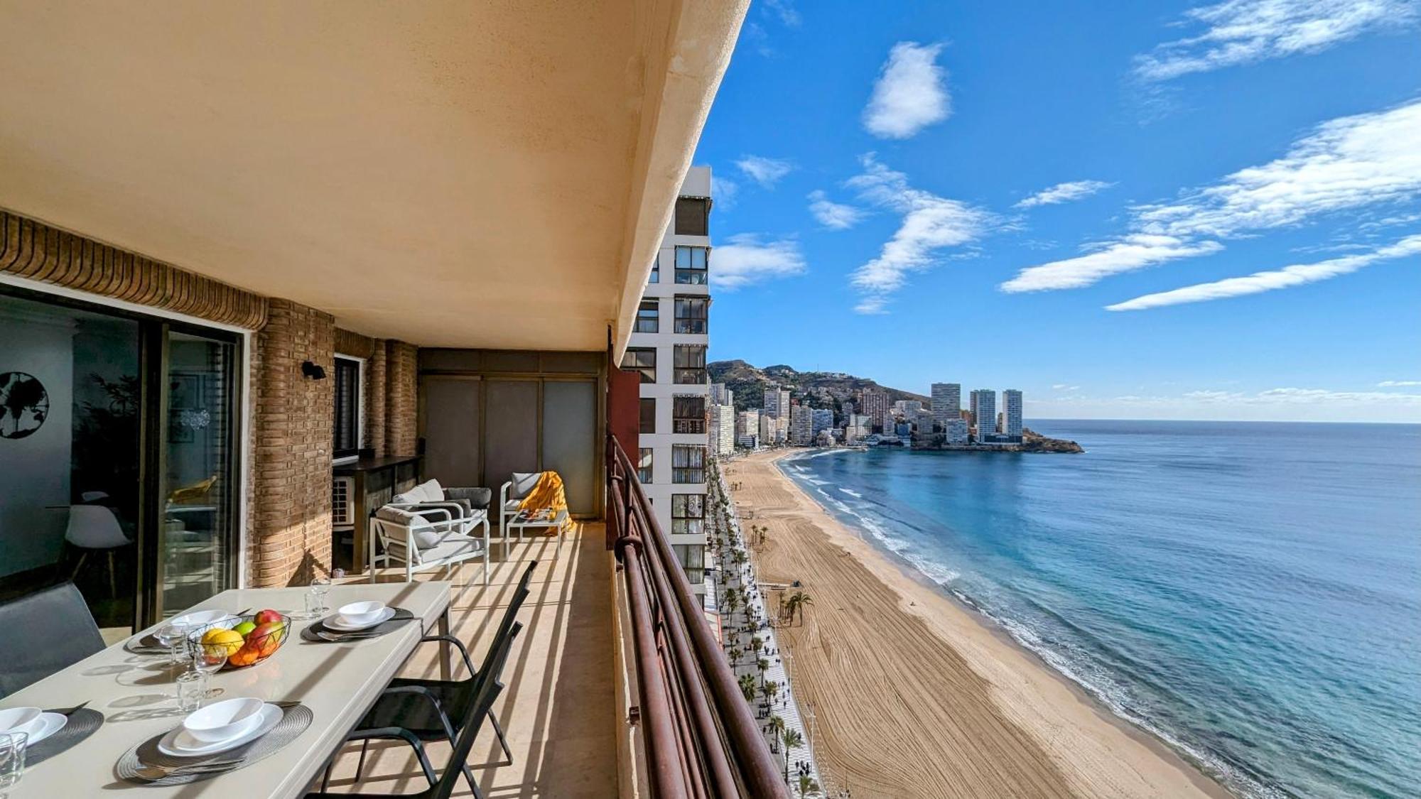 Las Arenas Sea Front Apartments Benidorm Exteriör bild